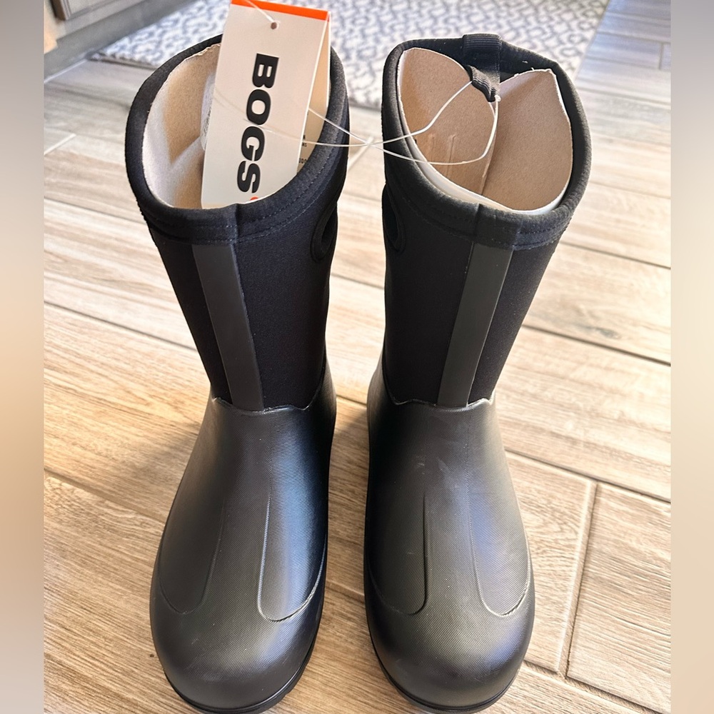 Brand New Youth BOGS boots
